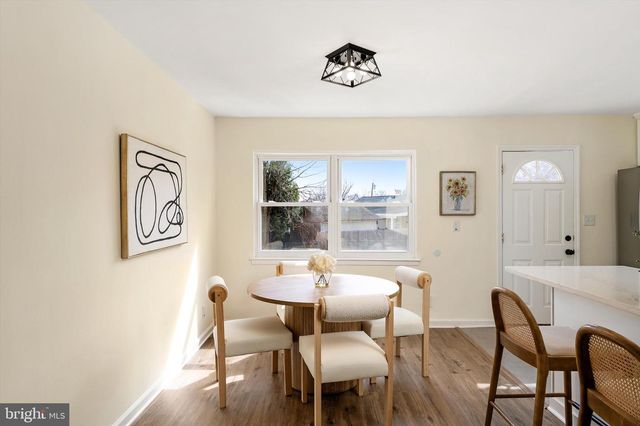 2 SHELBURNE DR, Ewing, NJ 08638