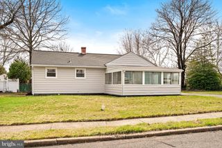 2 SHELBURNE DR, Ewing, NJ 08638