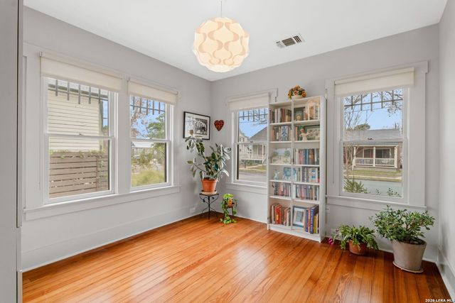 606 E Guenther, San Antonio, TX 78210