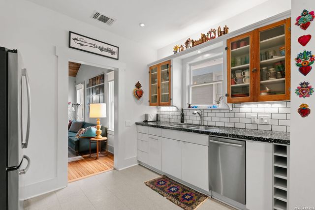 606 E Guenther, San Antonio, TX 78210