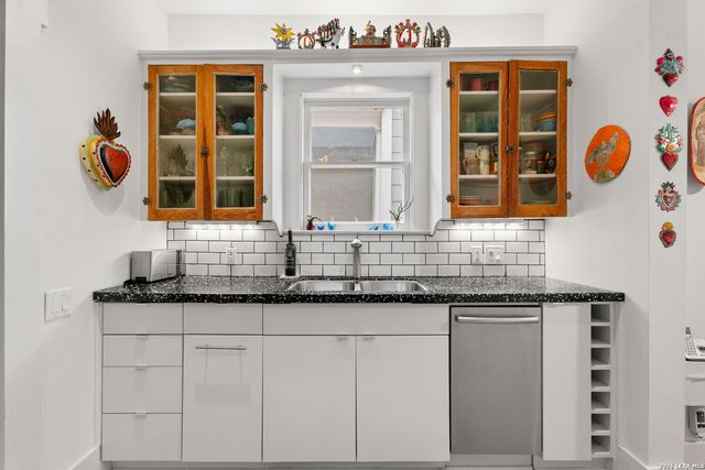 606 E Guenther, San Antonio, TX 78210