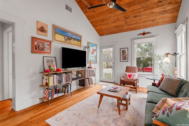 606 E Guenther, San Antonio, TX 78210