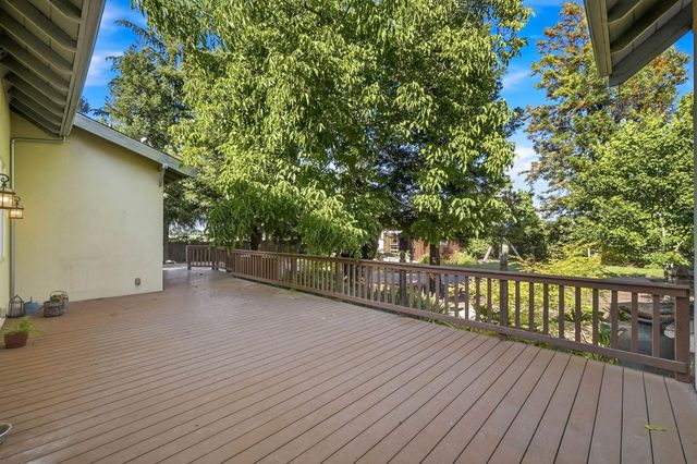 1487 Smith Rd, Yuba City, CA 95993