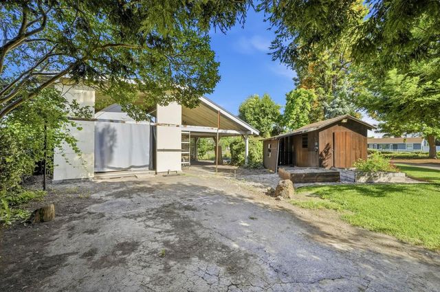 1487 Smith Rd, Yuba City, CA 95993