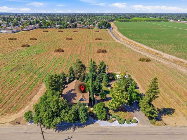 1487 Smith Rd, Yuba City, CA 95993