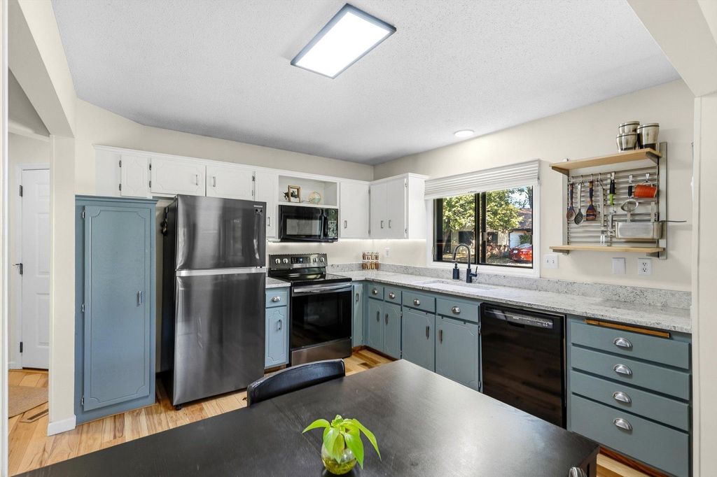 576 Donegal Circle, Shoreview, MN 55126 — photo 5