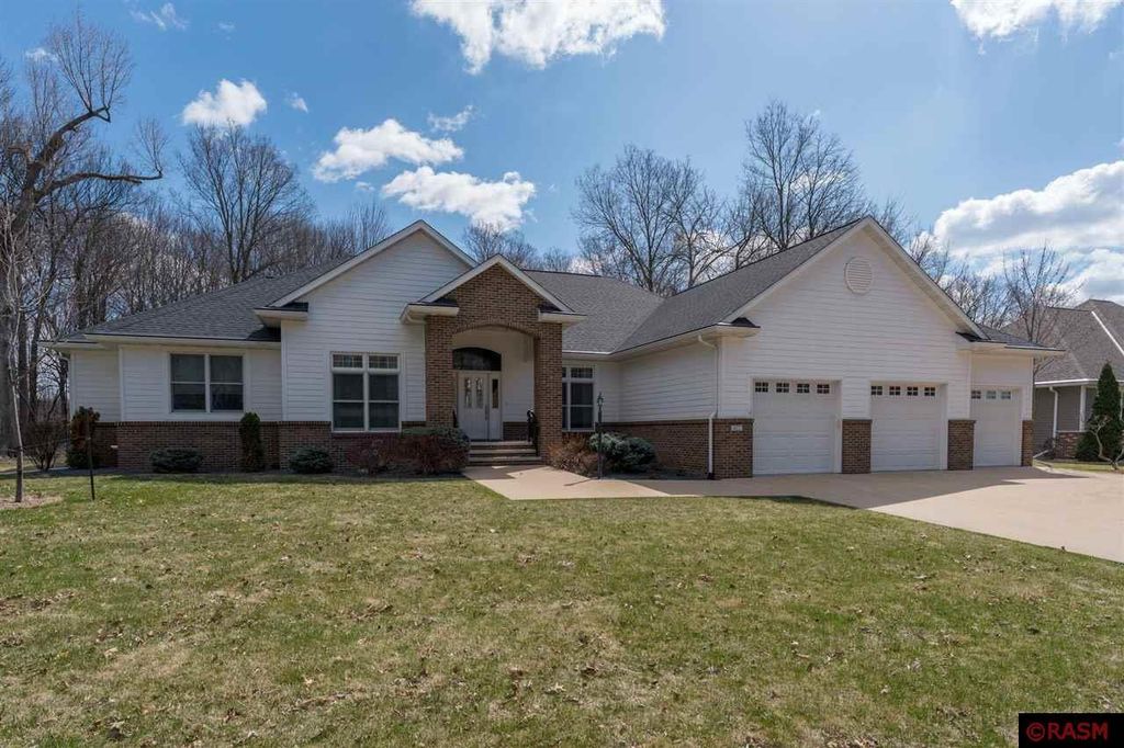 417 Diamond Creek Road, Mankato, MN 56001