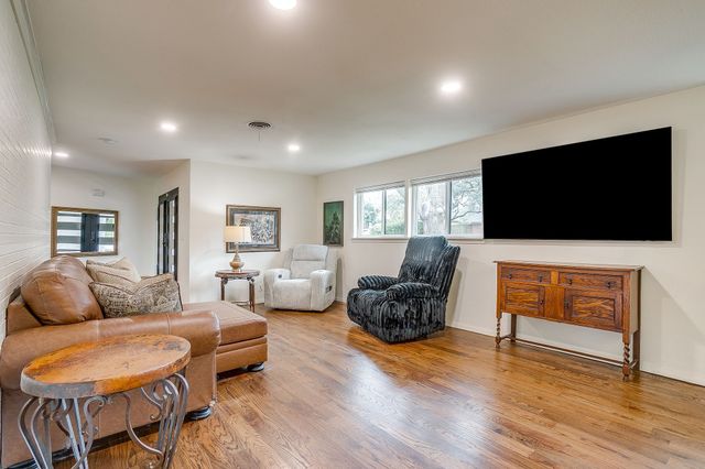 4517 Hildring Drive E, Fort Worth, TX 76109