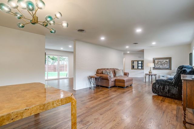 4517 Hildring Drive E, Fort Worth, TX 76109