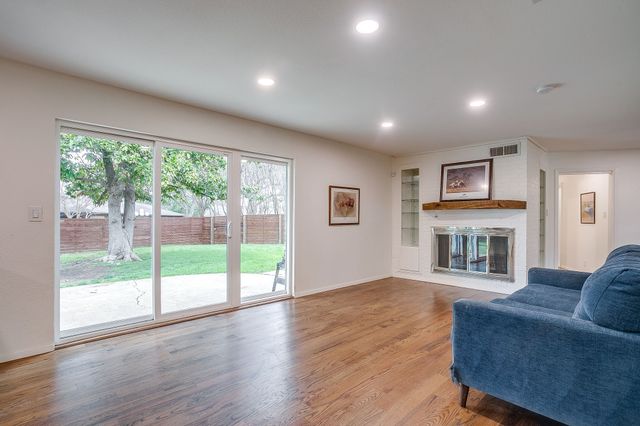 4517 Hildring Drive E, Fort Worth, TX 76109