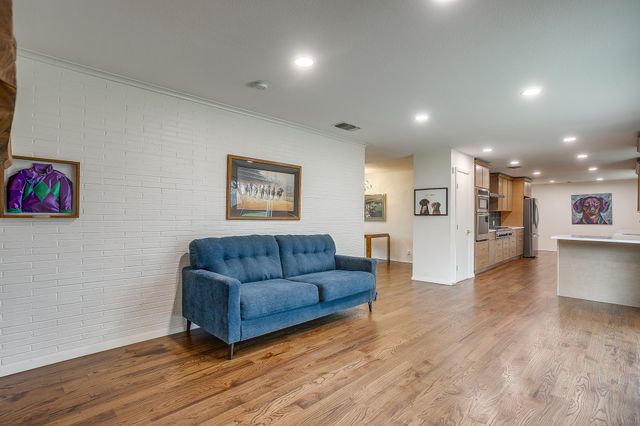 4517 Hildring Drive E, Fort Worth, TX 76109