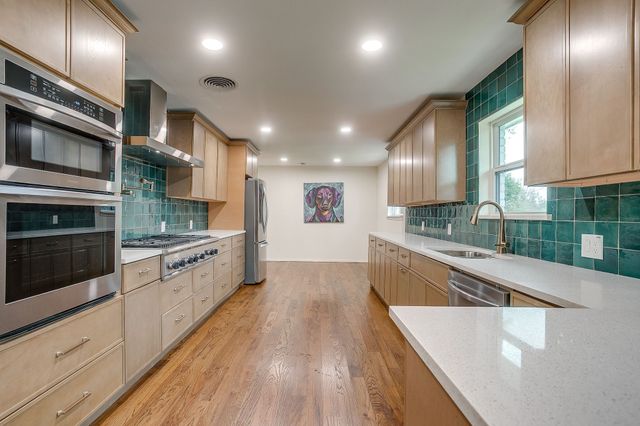 4517 Hildring Drive E, Fort Worth, TX 76109