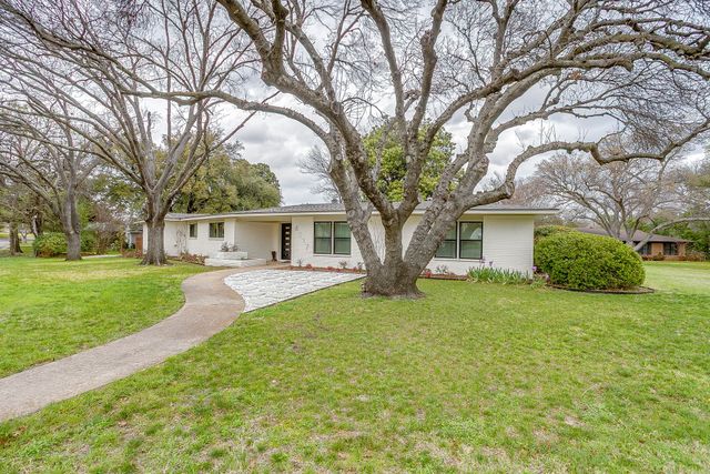 4517 Hildring Drive E, Fort Worth, TX 76109