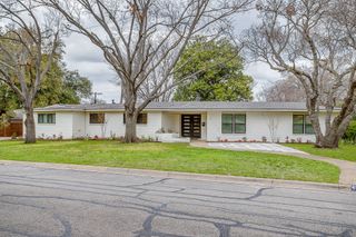 4517 Hildring Drive E, Fort Worth, TX 76109