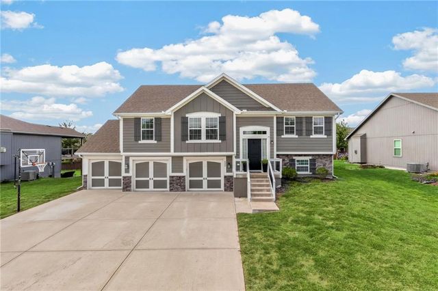 902 N Cottonwood Street, Kearney, MO 64060