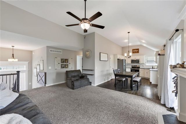 902 N Cottonwood Street, Kearney, MO 64060