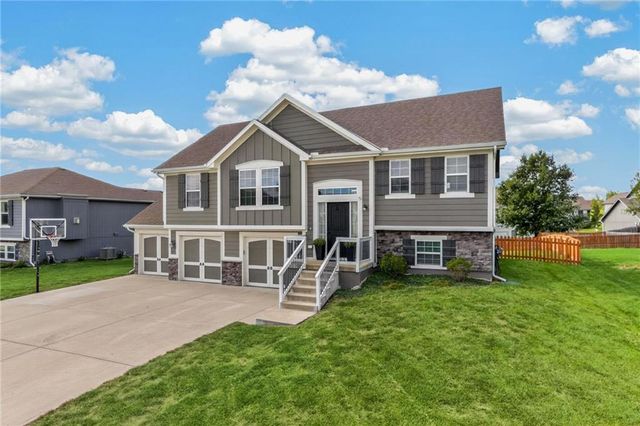 902 N Cottonwood Street, Kearney, MO 64060