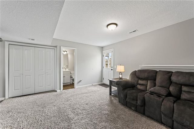 902 N Cottonwood Street, Kearney, MO 64060