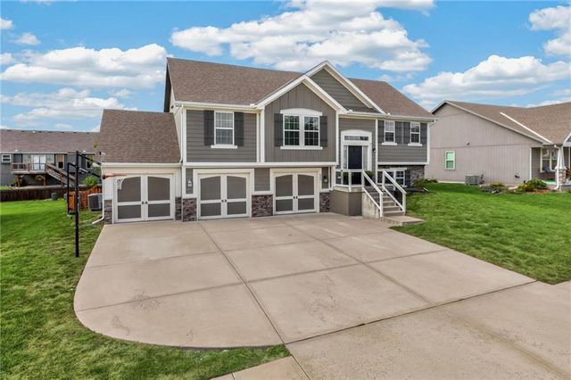 902 N Cottonwood Street, Kearney, MO 64060