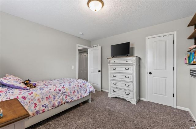 902 N Cottonwood Street, Kearney, MO 64060