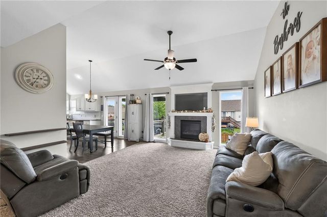 902 N Cottonwood Street, Kearney, MO 64060