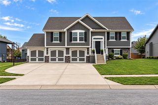 902 N Cottonwood Street, Kearney, MO 64060