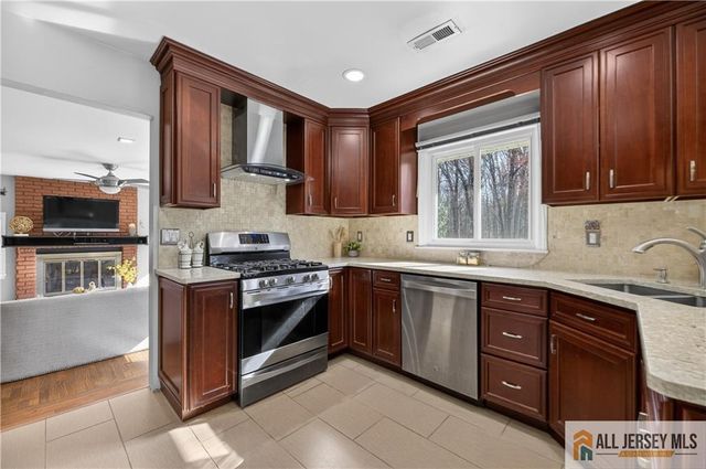 107 Finnegans Lane, South Brunswick, NJ 08824