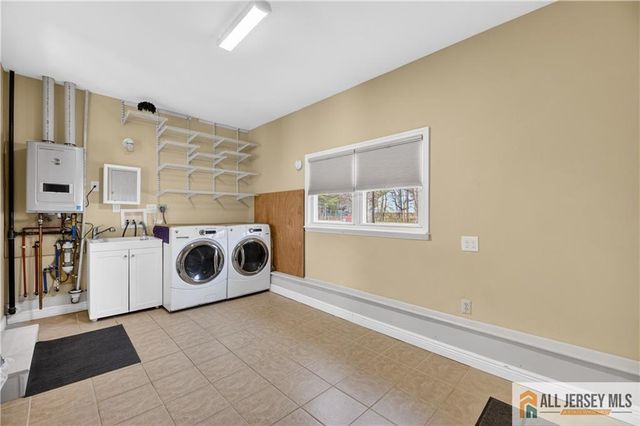 107 Finnegans Lane, South Brunswick, NJ 08824