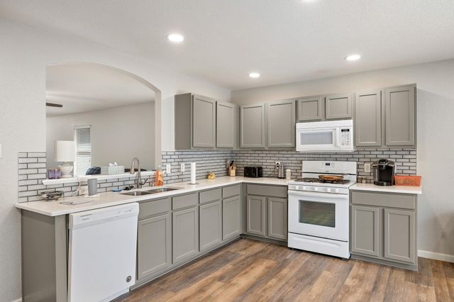 304 Paige BND, Hutto, TX 78634