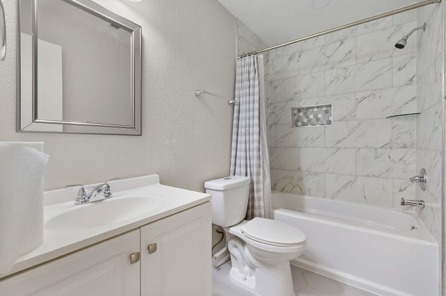304 Paige BND, Hutto, TX 78634