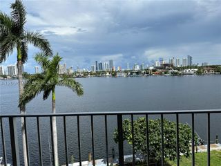 16558 NE 26th Ave 5D, North Miami Beach, FL 33160