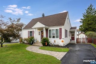 9 Rockridge Road, Wanaque, NJ 07420