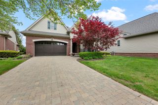 5375 Pembrooke Crossing Court, West Bloomfield Charter Township, MI 48322