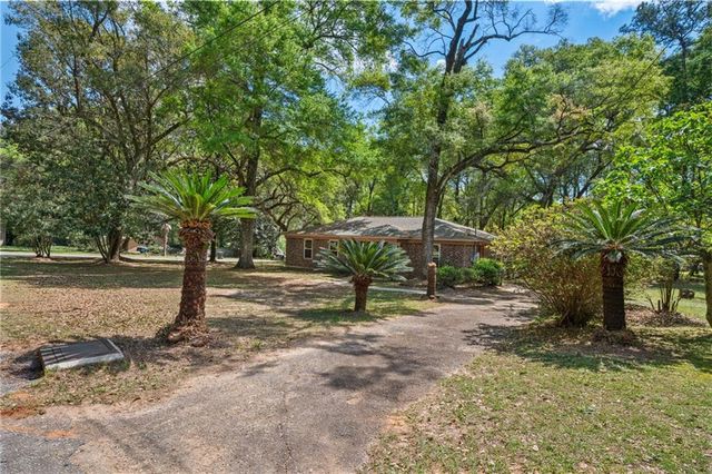 12583 King Arthur Drive, Grand Bay, AL 36541