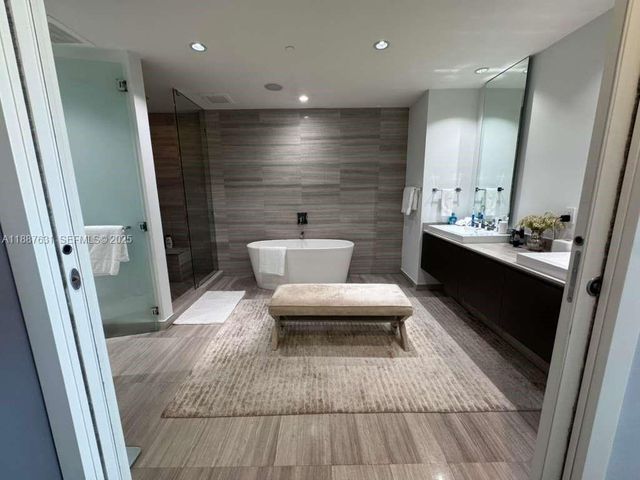 3250 NE 188th St 408, Aventura, FL 33180