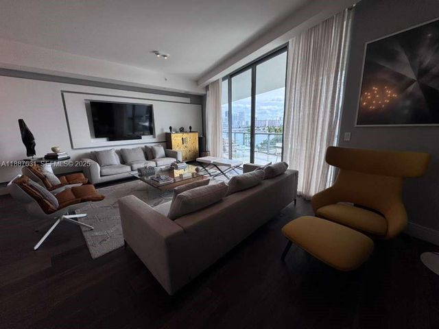 3250 NE 188th St 408, Aventura, FL 33180