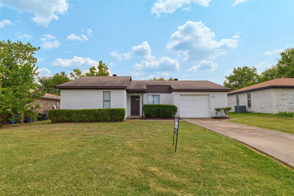 813 Loganwood Drive, Royse City, TX 75189