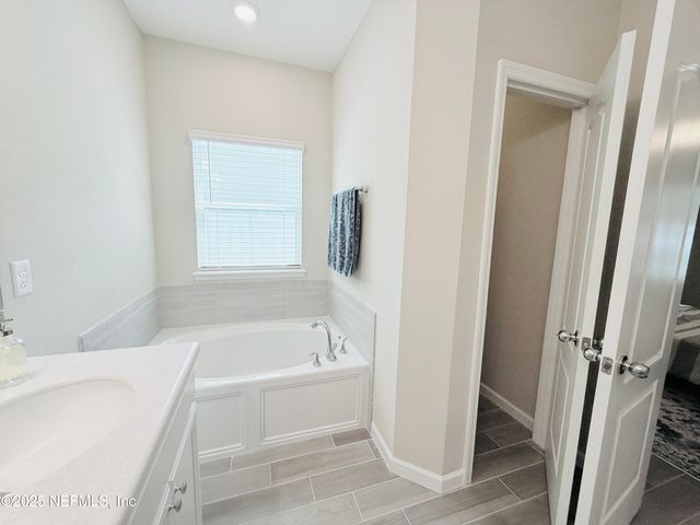 1784 MATHEWS MANOR Drive, Jacksonville, FL 32211