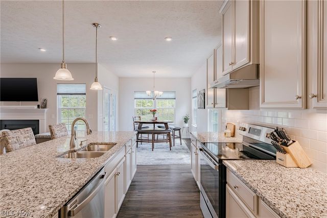 9049 Winfield Lane, North Ridgeville, OH 44039