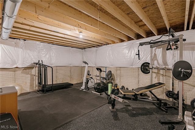 9049 Winfield Lane, North Ridgeville, OH 44039
