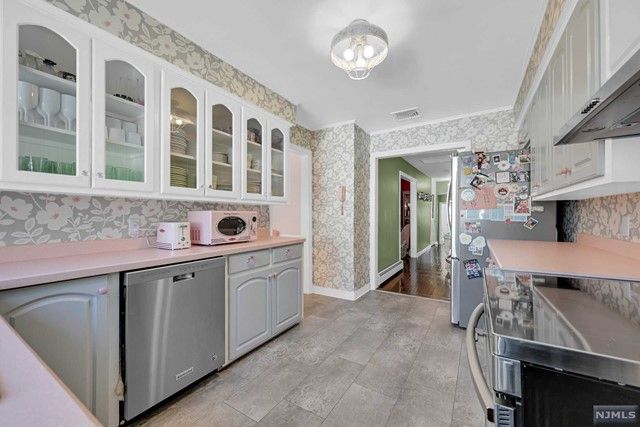 27 Old Pascack Road, Woodcliff Lake, NJ 07677