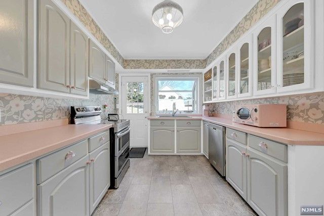 27 Old Pascack Road, Woodcliff Lake, NJ 07677