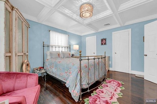 27 Old Pascack Road, Woodcliff Lake, NJ 07677