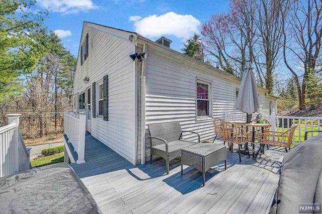 27 Old Pascack Road, Woodcliff Lake, NJ 07677