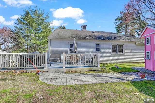 27 Old Pascack Road, Woodcliff Lake, NJ 07677