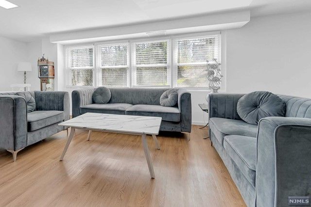 27 Old Pascack Road, Woodcliff Lake, NJ 07677