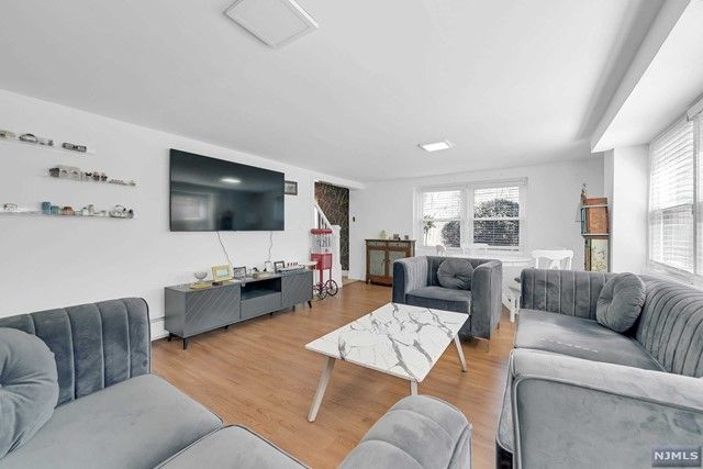 27 Old Pascack Road, Woodcliff Lake, NJ 07677