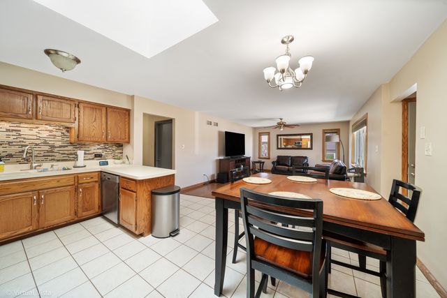 7906 Arlington Street, Tinley Park, IL 60477