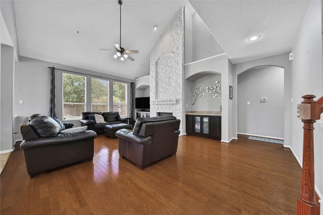 6 Loxanhachee Place, Spring, TX 77389