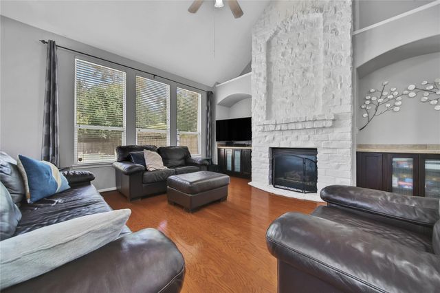 6 Loxanhachee Place, Spring, TX 77389